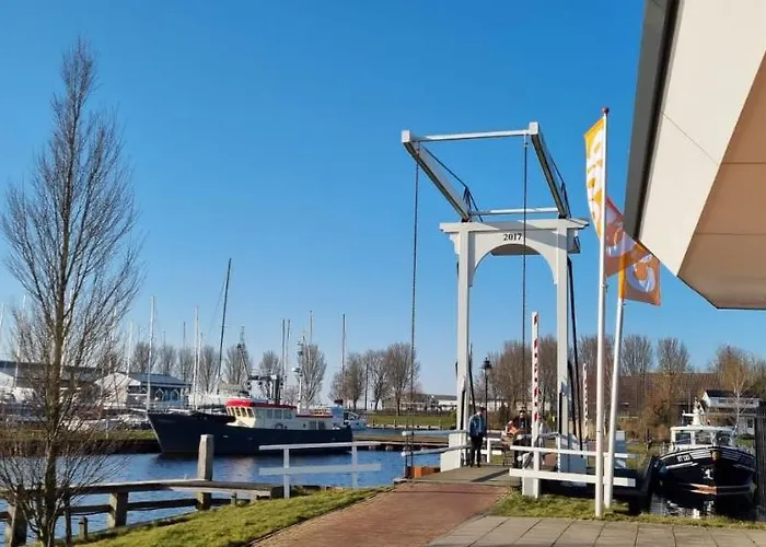 Onder De Pannen